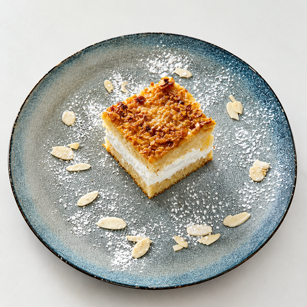 Bee-Sting Cake
